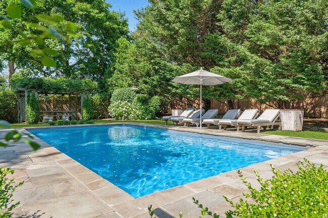 Building Photo - 35 Harris Ln