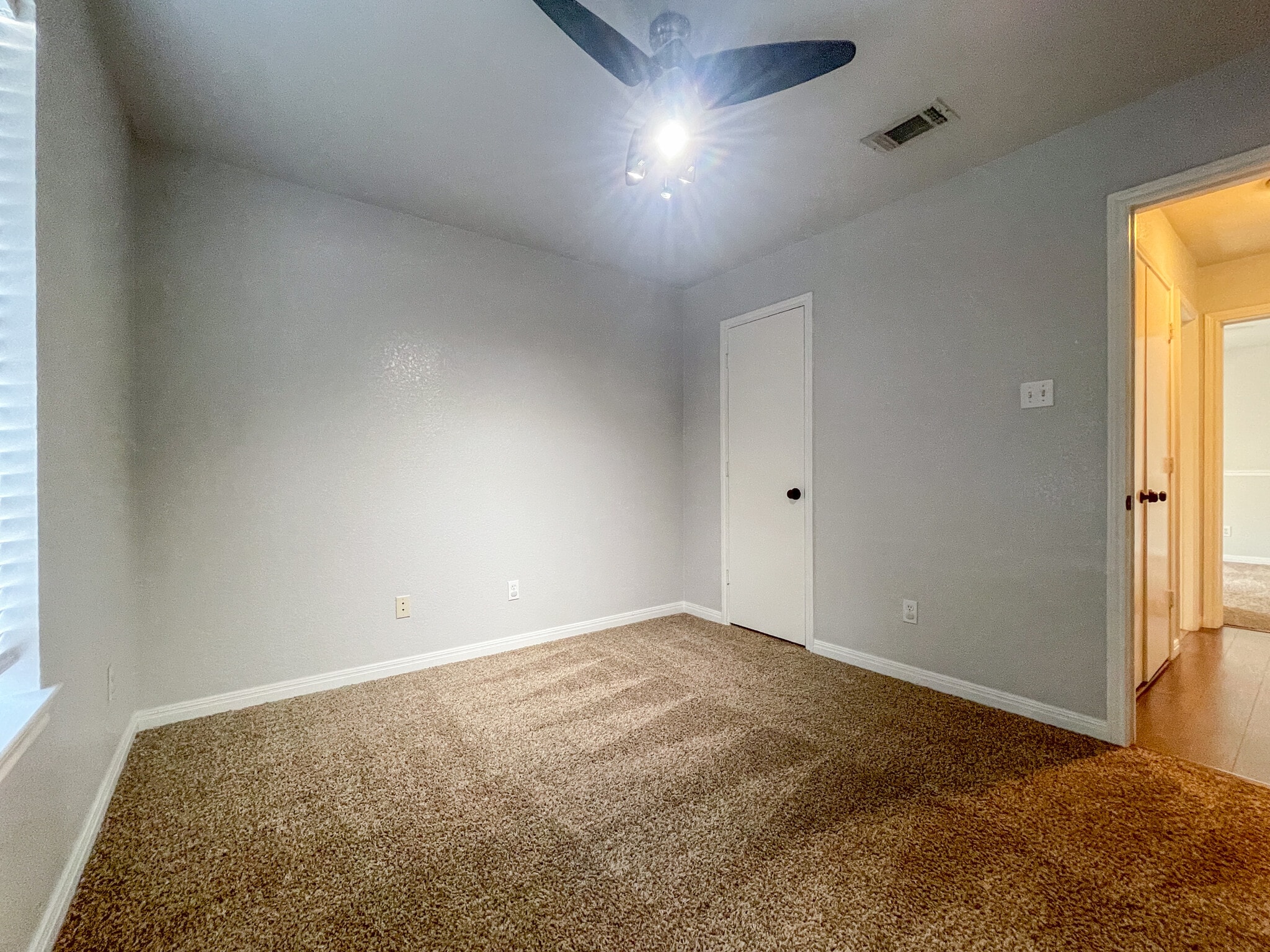 Building Photo - 10145 Valencia Dr
