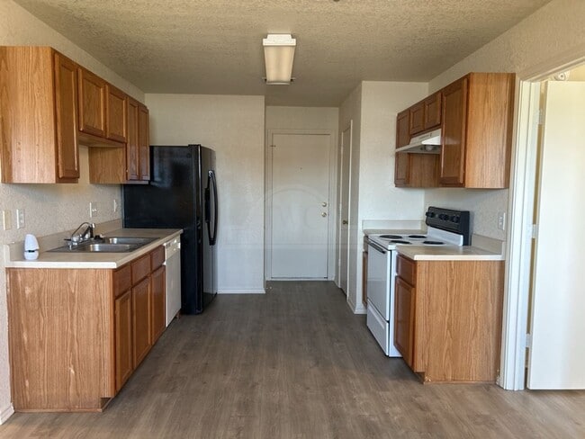 Building Photo - 2303 Gallop Dr