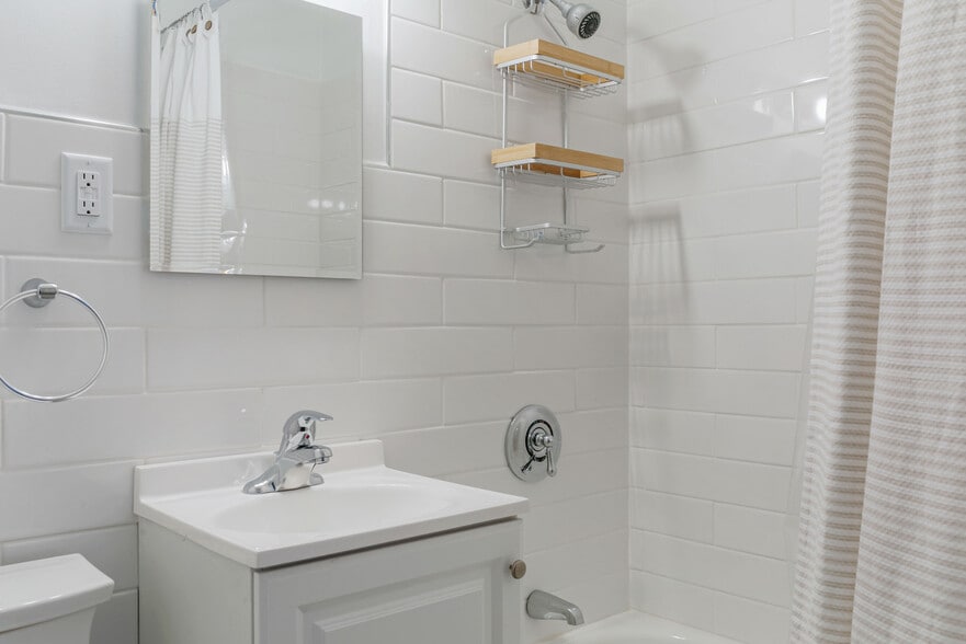 Building Photo - 232 Newbury St