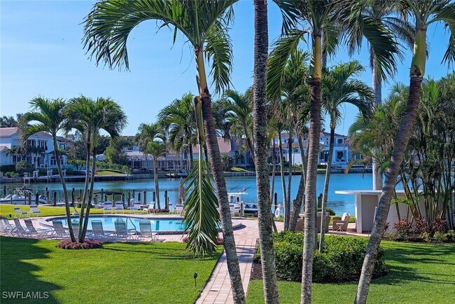Building Photo - 400 Park Shore Dr