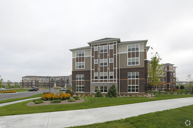 Building Photo - Silver Creek on Main