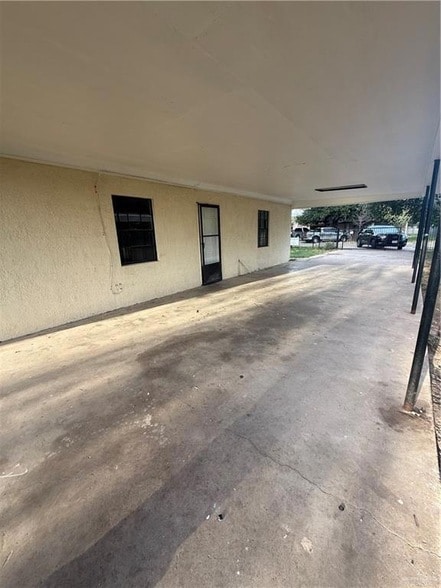 Building Photo - 503 Mazatlan St