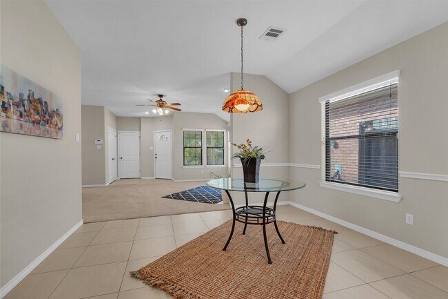 Building Photo - 119 Golfview Ct