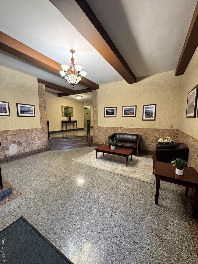 Building Photo - 555 Broadway