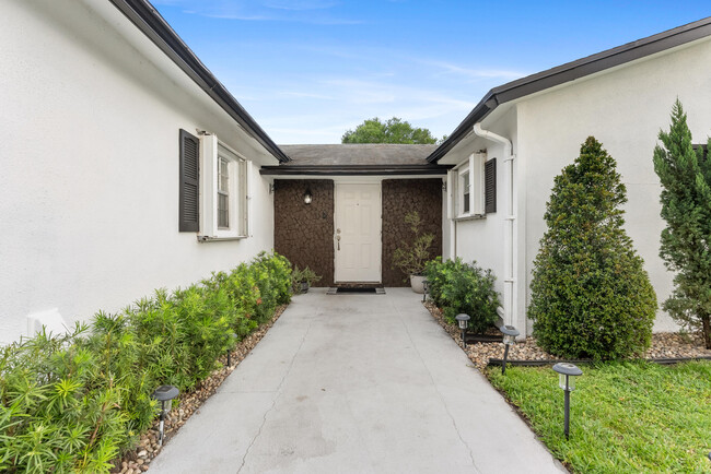 Building Photo - 22300 SW 65th Ave
