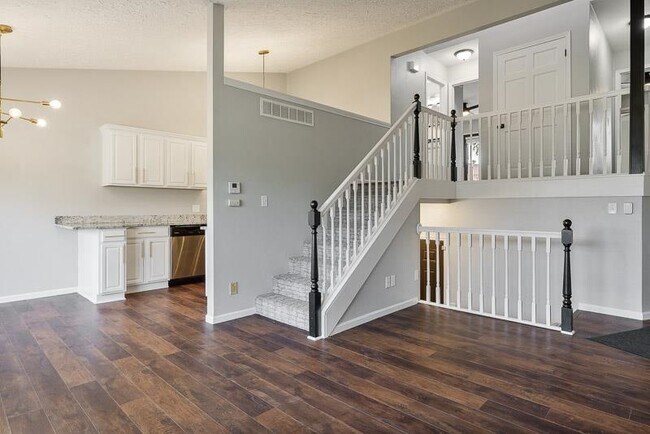 Building Photo - 663 Amphitheater Dr