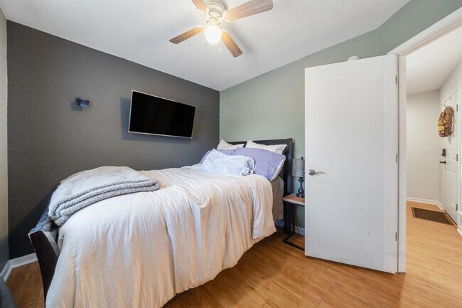 Building Photo - 301 Zebra Dr