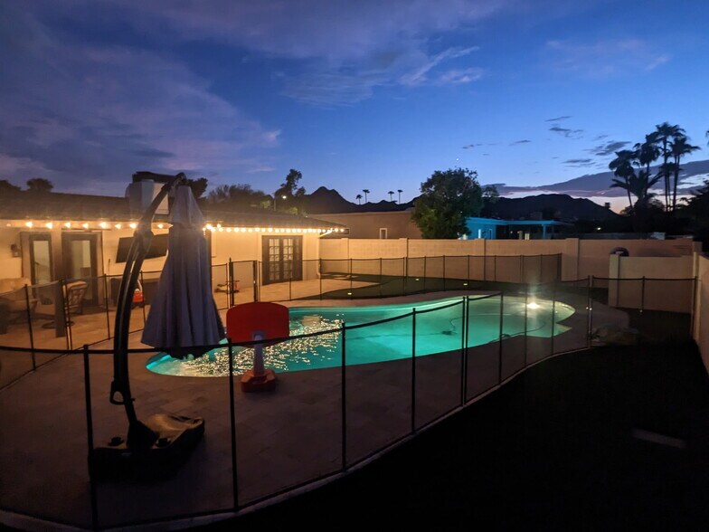 Building Photo - 2526 E Mercer Ln