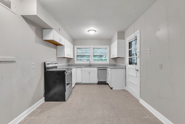 Building Photo - 401 Conwell Rd