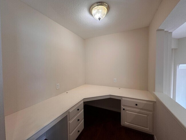 Building Photo - 5819 Brook Bend Dr