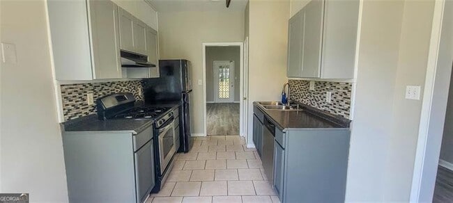 Building Photo - 2120 Fairways Ct