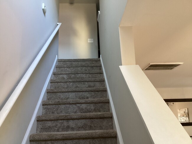 Building Photo - Gorgeous Four Bedroom Home in Northeast Co...