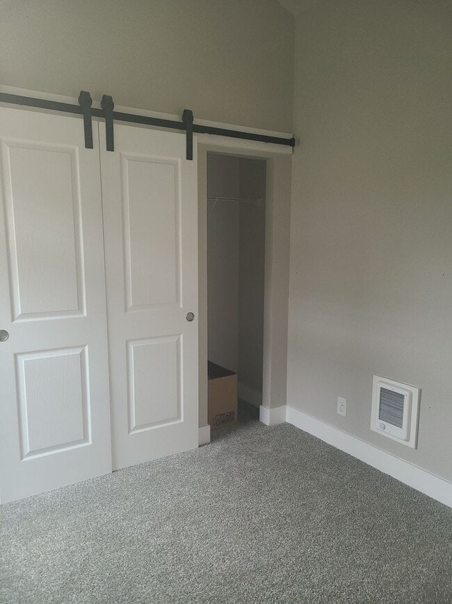 Building Photo - 55+ neighborhood. Light, bright, and move-in ready!