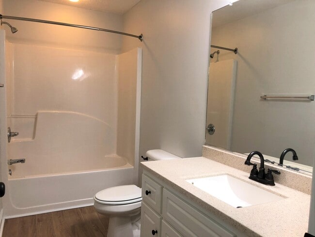 Building Photo - 122 Goudy Ct