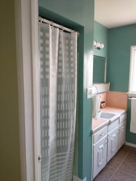 Bathroom - 6819 Yolanda Ave