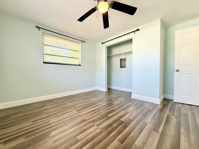 Building Photo - Relaxed Florida living at this 3Bedroom/ 2bath home in the Heart of Daytona Beach!