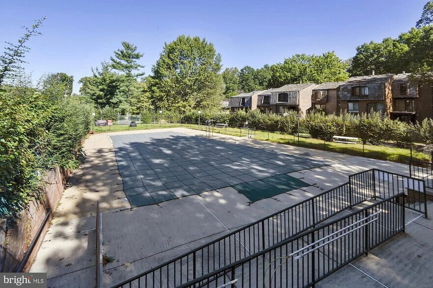 Building Photo - 4902 Sauquoit Ln
