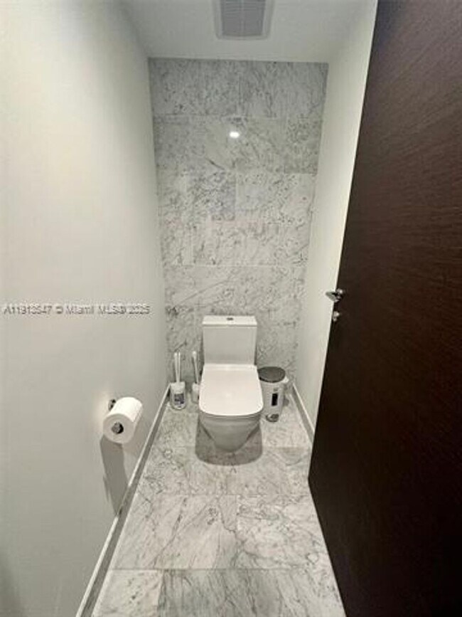 Building Photo - 1000 Brickell Plaza