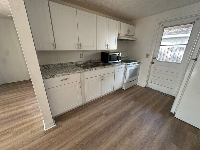 Building Photo - 2225 E 133rd Ave