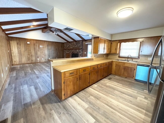 Building Photo - 108 Seymour Dr