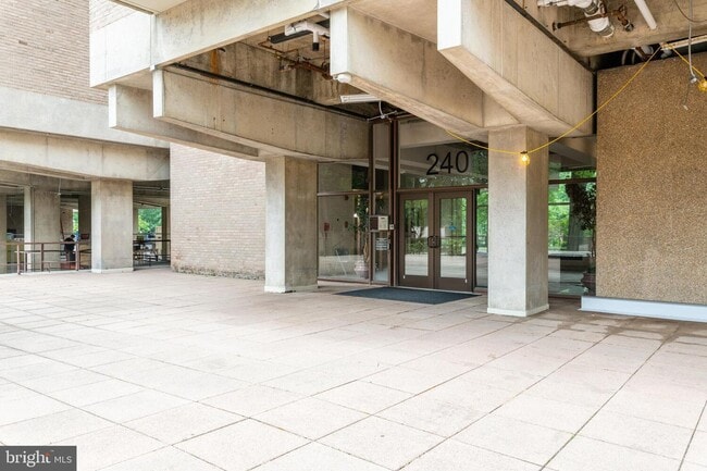 Building Photo - 240 M St SW
