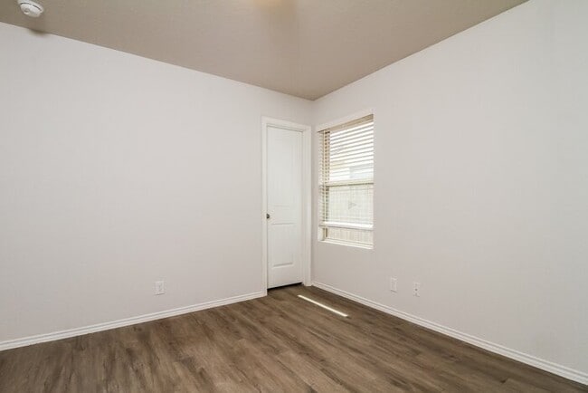 Building Photo - 5406 Freshwater Way