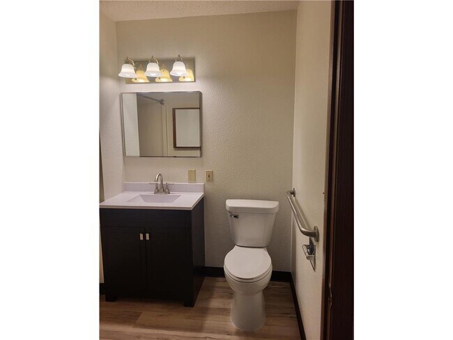 Building Photo - 609 Main St S