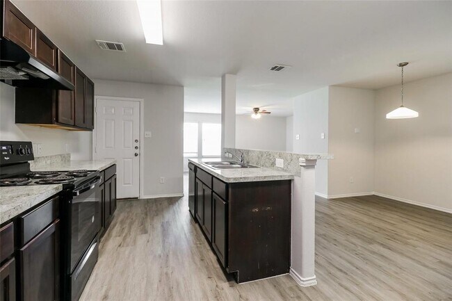 Primary Photo - 923 Imperial Bend Dr