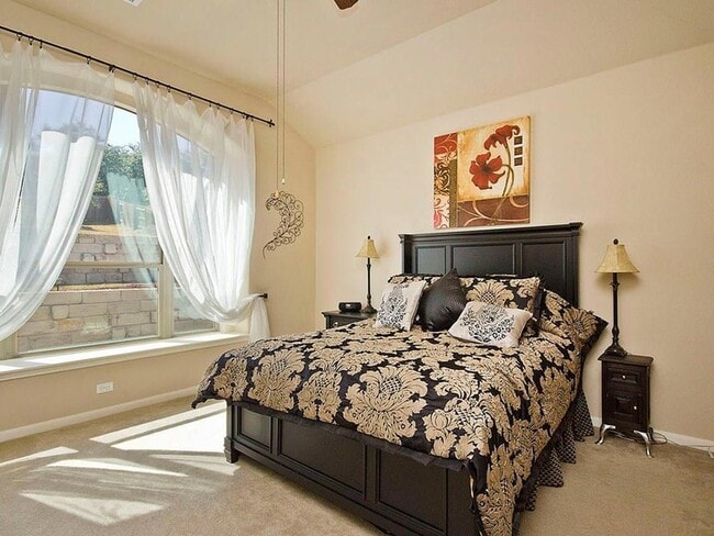 Building Photo - 271 Longmont Ln