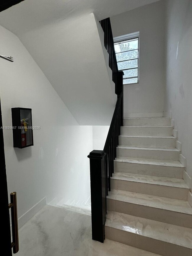 Building Photo - 444 Ponce de Leon Blvd