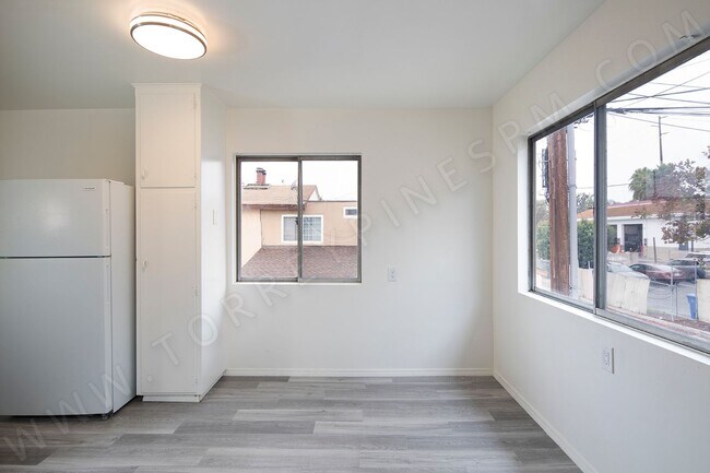 Building Photo - OPEN HOUSE: 12/19 10-11AM ~ 2 BR in Pacific Beach with Parking!