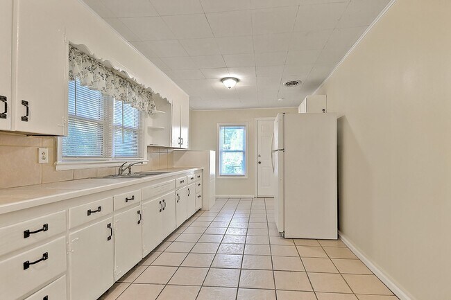 Building Photo - 875 S Pickens Bridge Rd