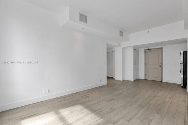 Building Photo - 111 E Flagler St