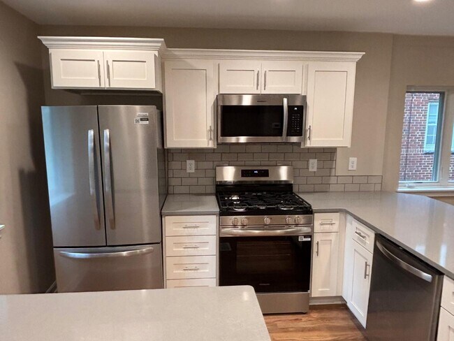 Building Photo - 1471 Ashland Ave