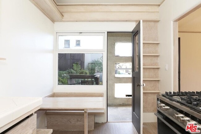 Building Photo - 1830 1/4 Lucile Ave