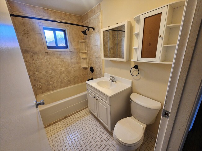 Building Photo - 5 Darian Ct