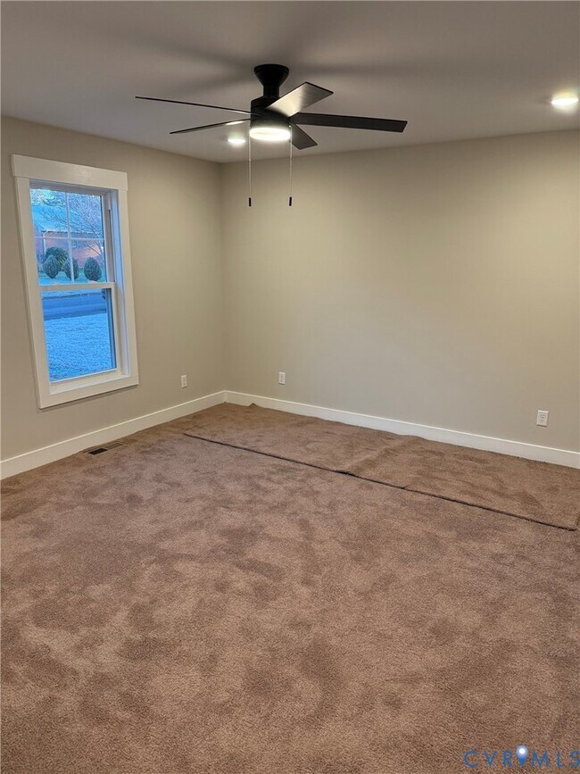 Building Photo - 325 Yorktown Dr