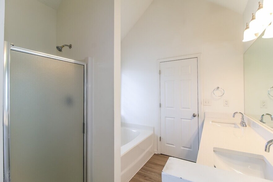 Building Photo - 2951 Highland Park Cir