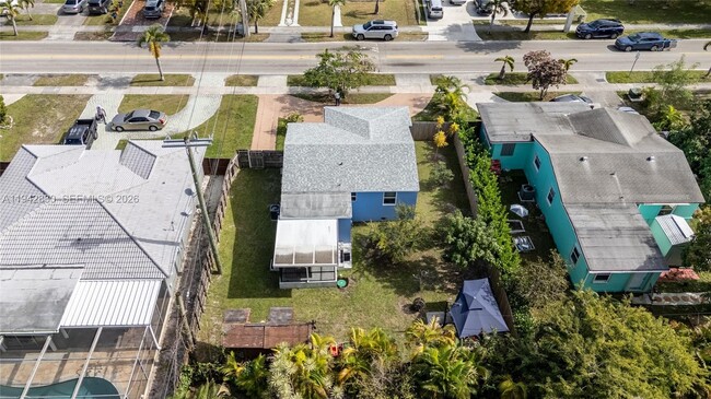 Building Photo - 320 S 28th Ave