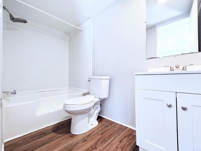 Building Photo - 212 Sunshine Dr