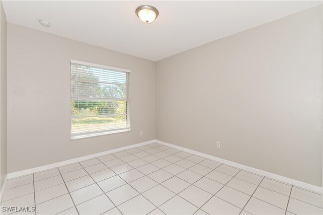 Building Photo - 610 SW 27th St