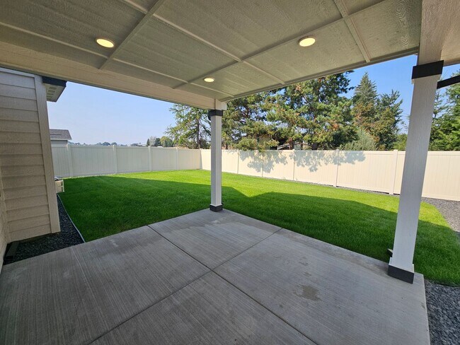 Building Photo - New Premiere Build! October Rent Free