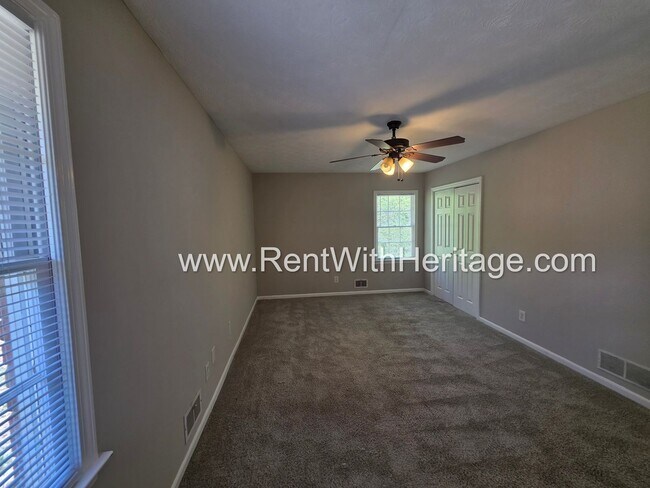 Building Photo - 7016 Skyline Dr