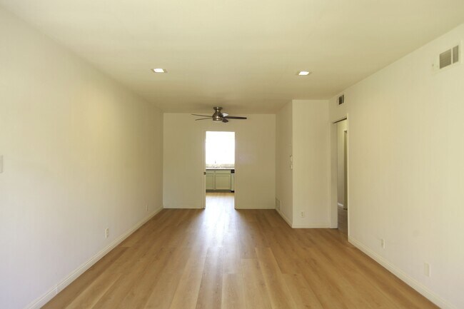 Building Photo - 1323 Ridgeley Dr