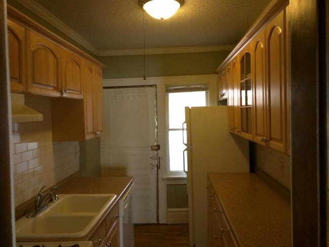 Building Photo - 2020 East Franklin Avenue, Unit 1