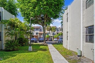 Building Photo - 10010 NW 9th St Cir