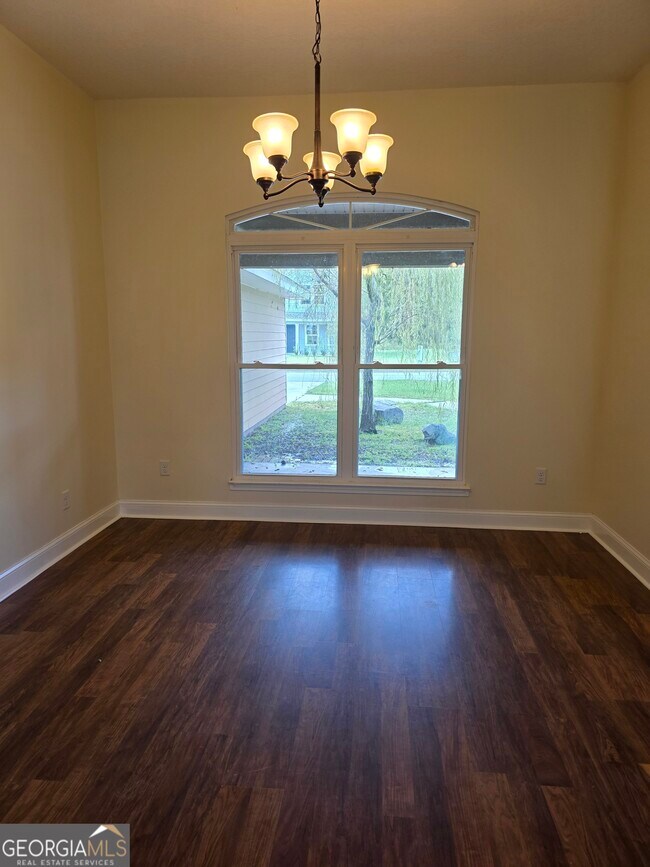 Building Photo - 516 Hide-A-Way Lk Lp