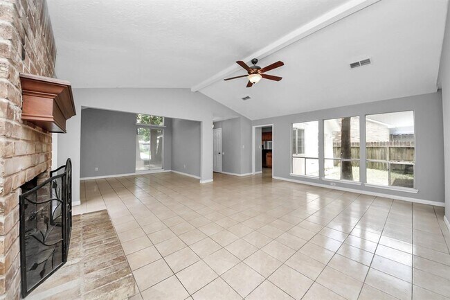Building Photo - 2622 Heather Knoll Dr