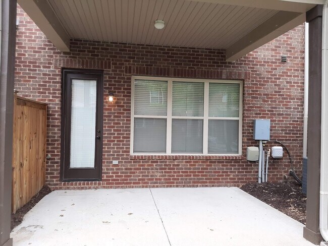 Building Photo - 105 Ambassador Private Cir